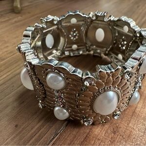 Elegant Silver and Pearl Bracelet